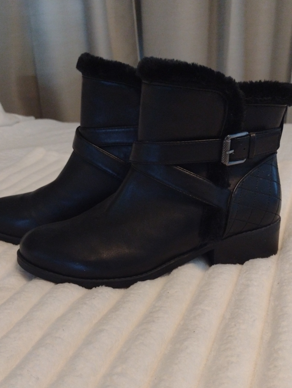 Easy Spirit Women's 9W Side Zip Ankle Booties Black Leather Faux Fur Trim Lug